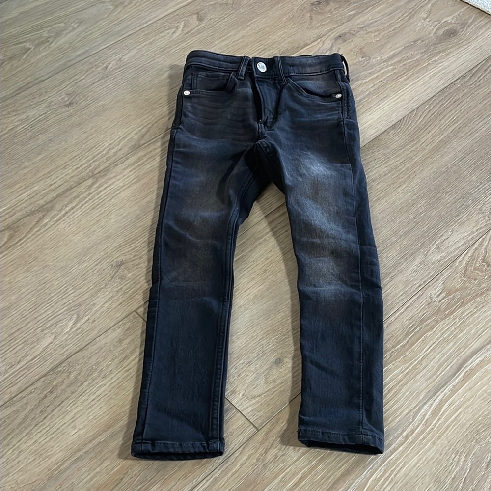 Slim Black Jeans with Tapered Leg Design
